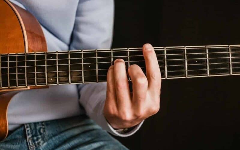 how to toughen fingertips for guitar playing
