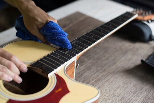 How to clean fretboard with household items