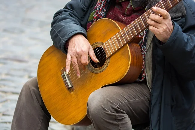 Playing Classical Guitar With Long Nails