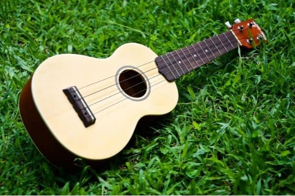 play strings individually on ukulele