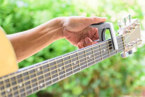 How to Use a Capo on Guitar