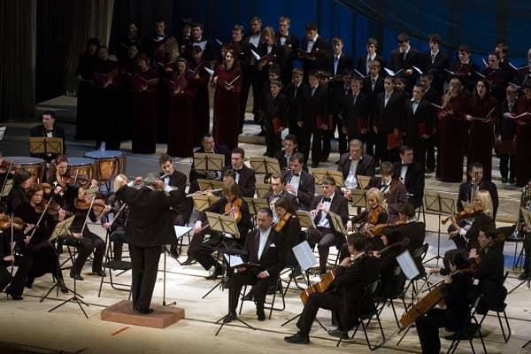 Christmas Oratorio performed by Symphony Orchestra and chorus of the Kharkov Philharmonic