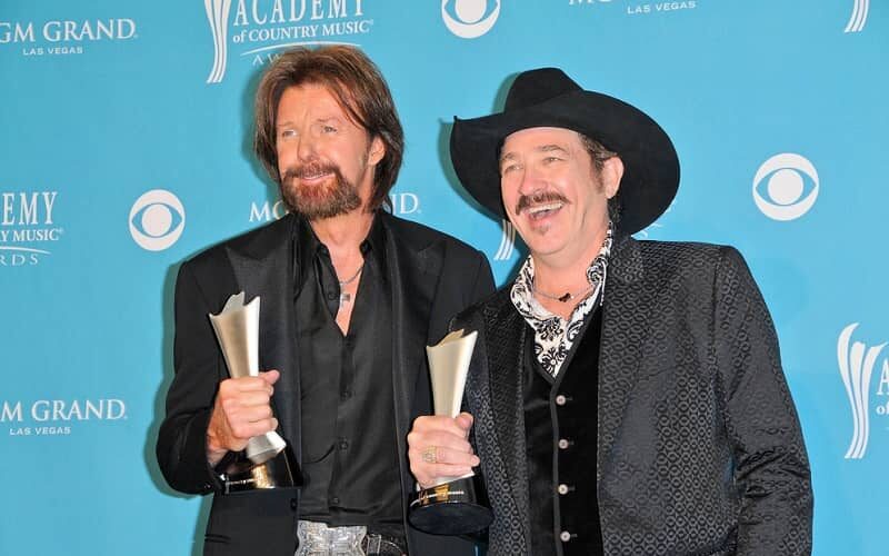 Chart-Topping Hits By Brooks And Dunn - Guitar Top Review